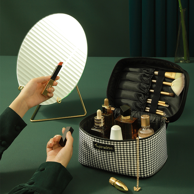 Multi-functional PU thousand-bird grid hand-held makeup bag, hand-held makeup box, large-capacity storage bag, cosmetics storage box Application Scenario