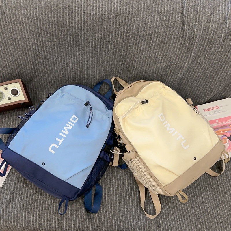 A new Korean version of a large-capacity Korean style InS-style schoolbag for girls with contrasting colors, a backpack for junior and senior high school students full figure