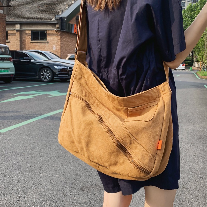 Washed canvas bag for women, 2022 new style retro postman bag, large capacity crossbody bag, college student tote bag for class full figure