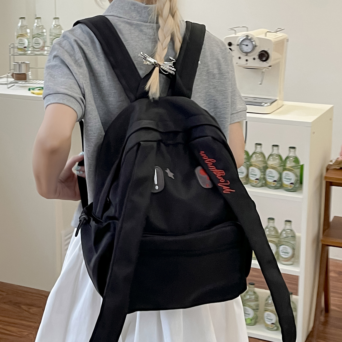 A cute Korean-style cartoon rabbit-ear backpack for girls, a unique and distinctive schoolbag, a new 2025 class bag Application Scenario