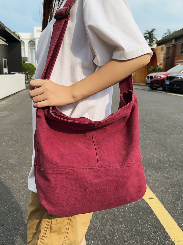 Canvas crossbody bag, women's Instagram casual, artistic and retro single-shoulder bag, laid-back style, college student class backpack, tote bag full figure