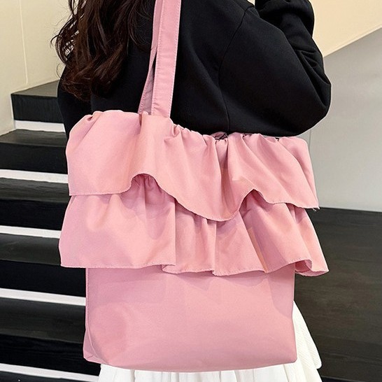 This is a new Instagram bag with a girlish style that can be both sweet and salty. It is a cute, large-capacity single-shoulder bag with ruffles on both sides Specification drawing