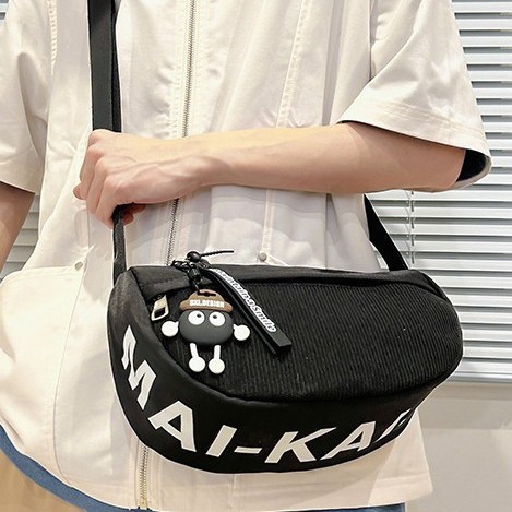 Cross-border crossbody bag, letter light luxury sports single-shoulder bag, casual and dazzling, versatile and laid-back style dumpling bag, perfect for women's outings Application Scenario