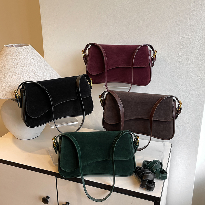 Cross-border Women's bag 2024 New retro matte fashionable underarm bag, simple and trendy, versatile, hand-held crossbody small square bag Application Scenario