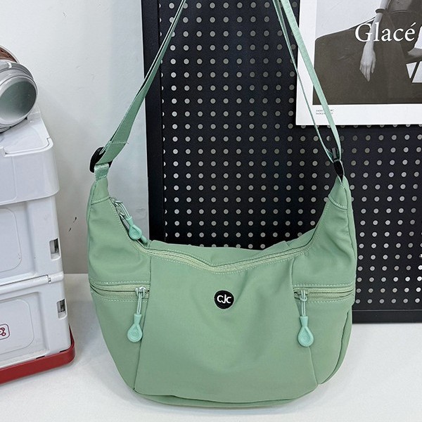 Japanese-style ultra-light waterproof fabric bag, versatile single-shoulder bag for men and women, crossbody bag, multi-functional nylon lightweight waterproof horn bag details Picture
