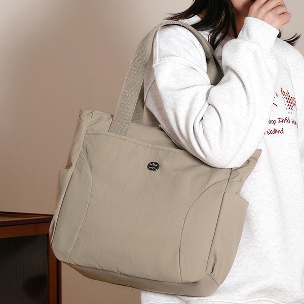 Large-capacity single-shoulder bag, simple and lightweight tote bag, tutorial bag, casual wash bag, nylon fabric bag, women's hand-held document bag Specification drawing