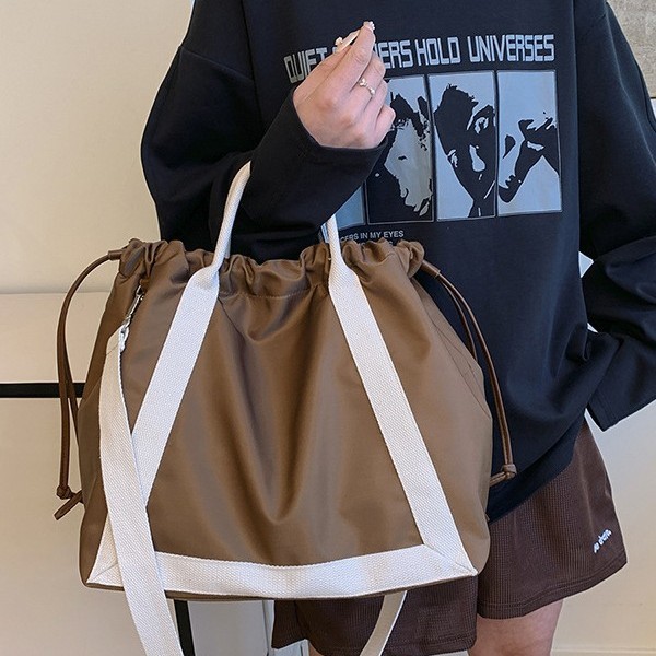 Spring 2025 new style Japanese and Korean color-blocking dual-purpose nylon large-capacity single-shoulder bag, color-blocking commuter tote bag, trendy bag details Picture
