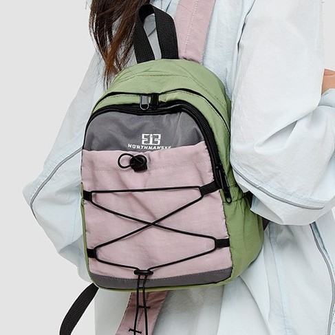 A Japanese-style casual mini backpack with a simple and versatile school style. It is a lightweight backpack for outdoor travel details Picture