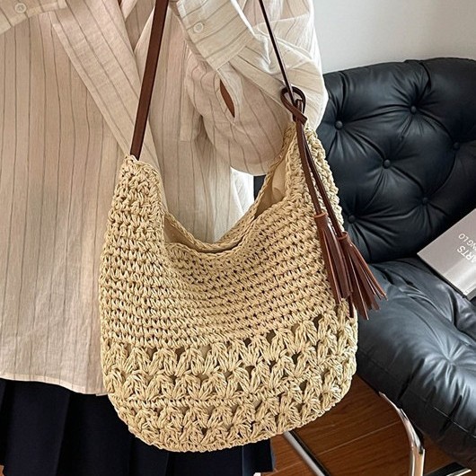 New, niche, hollowed-out tassel bag, seaside vacate-style beach bag, and fashionable women's bag full figure