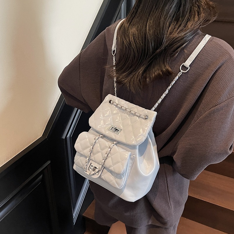 Cross-border Xiaoxiangfeng diamond-shaped embroidery thread Women's Backpack 2025 New Style Personalized chain Backpack Fashionable travel Schoolbag Application Scenario