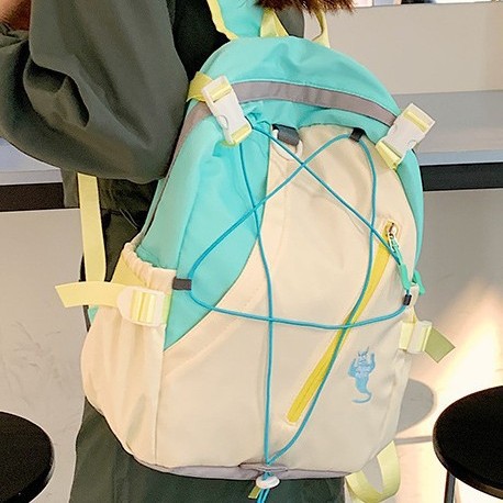 2024 New large-capacity spliced American-style schoolbag for junior high school students, high appearance level, casual and simple double-shoulder backpack for girls Application Scenario