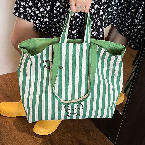 Large-capacity striped tote bag, single-shoulder canvas bag, casual open letter bag, 2024 new model student class backpack Specification drawing