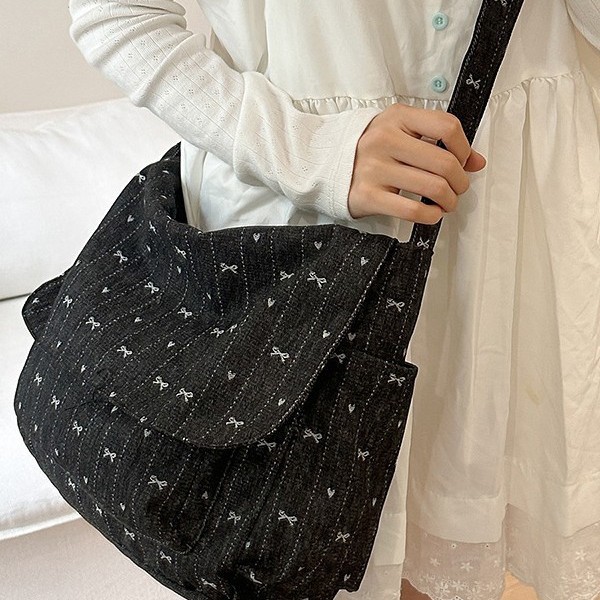 Denim canvas bag for women, retro spring/summer, fresh bow, 2025 new commuter large-capacity single-shoulder crossbody bag Application Scenario