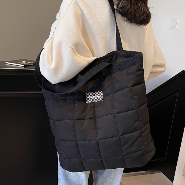 Trendy autumn and winter diamond-patterned cotton bags, casual single-shoulder bags, large-capacity tote bags, new Japanese-style commuter bags for women Application Scenario