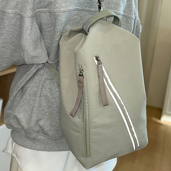 Multi-functional single-shoulder chest bag, fitness backpack, waterproof sports crossbody bag, large-capacity casual yoga bag crossbody bag full figure