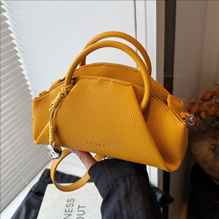 2025 New Korean-style pleated, stylish casual hand-held small square bag for women, a solid color single-shoulder crossbody bag with a sense of fashion and sophistication full figure
