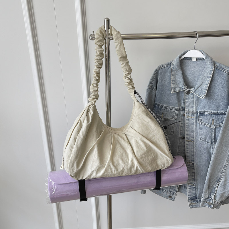 Large-capacity, fashionable and lightweight single-shoulder bag, a small fitness bag for casual outings, and a lightweight yoga training bag for women details Picture