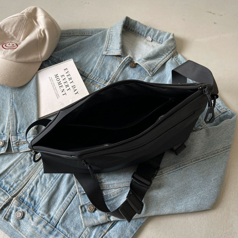 Casual large-capacity lightweight crossbody bag, 2024 new style bag, sports hiking crossbody bag, women's chest bag, cycling backpack, men Application Scenario