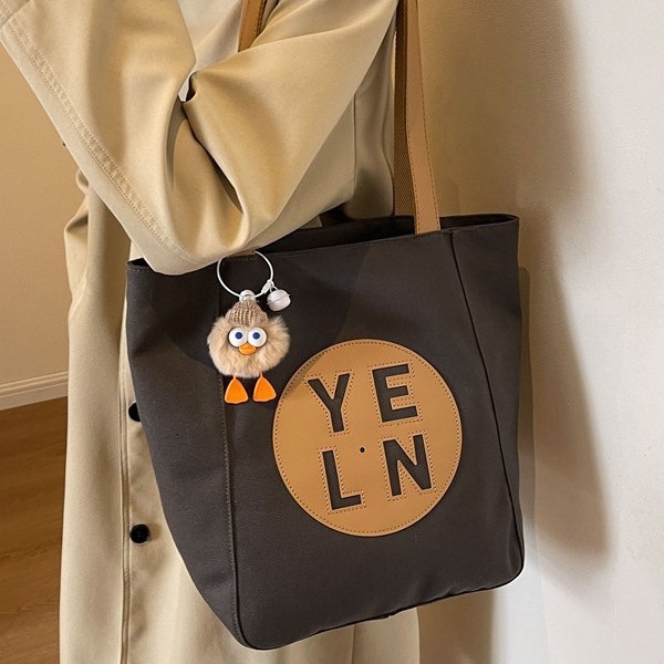 Large-capacity tote bag for women 2025, fashionable, casual and versatile canvas bag, niche hollowed-out high-end student single-shoulder bag Application Scenario