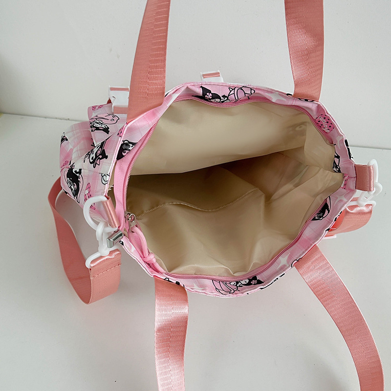 Primary school student's handbag, junior high school student's crossbody bag, interest class cartoon tutorial bag, children's large-capacity single-shoulder art bag Application Scenario