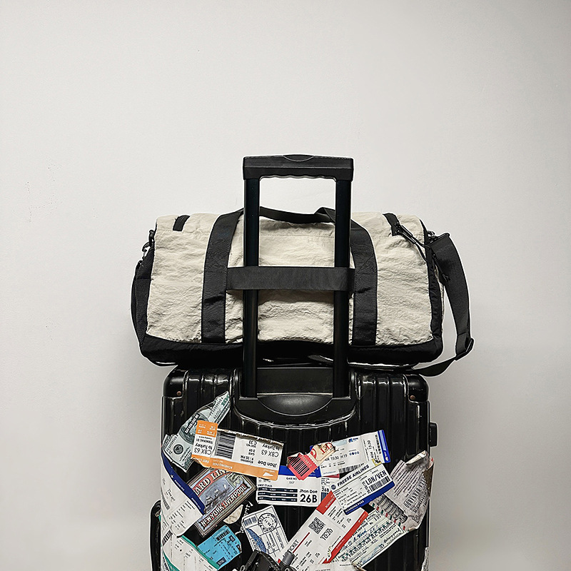 New cross-border short-distance business travel bags, large-capacity travel shoes, luggage compartments, hand-held fitness bags, sports backpacks Application Scenario