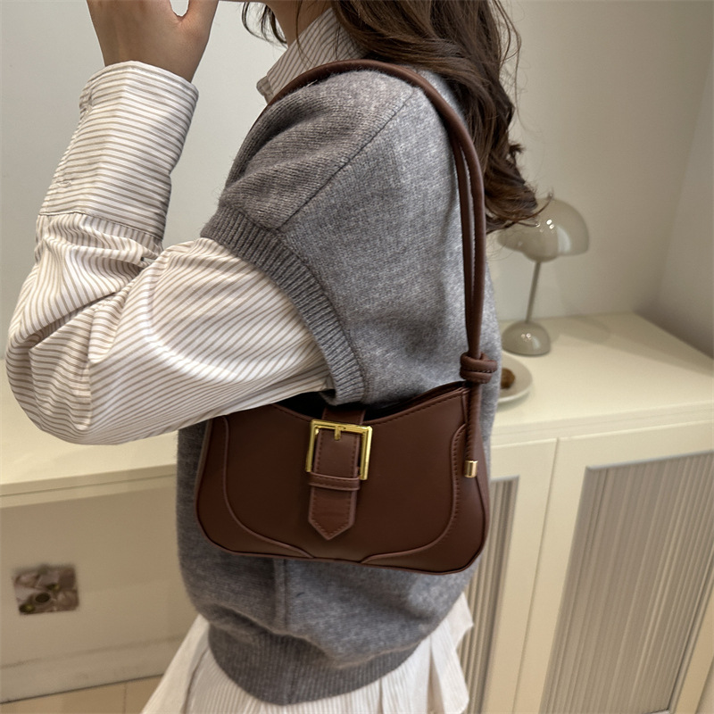 A new 2024 retro and fashionable underarm bag with simple soft leather, casual and niche single-shoulder crossbody bag for women Specification drawing