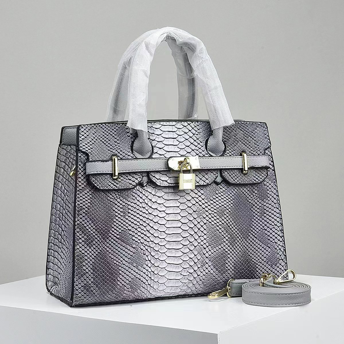 Fashionable new style from the manufacturer, direct sales with a new texture, trendy handbags, mom and women's bags, single-shoulder crossbody bags details Picture