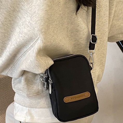 Lightweight water-resistant nylon fabric bag, multi-layered crossbody backpack, simple women's single-shoulder bag, casual shopping phone bag details Picture