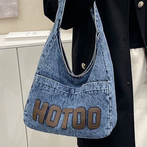 A large-capacity tote bag for women, a new minimalist denim bag for 2024, a cross-border Korean version minimalist single-shoulder bag, a trendy women's bag Application Scenario