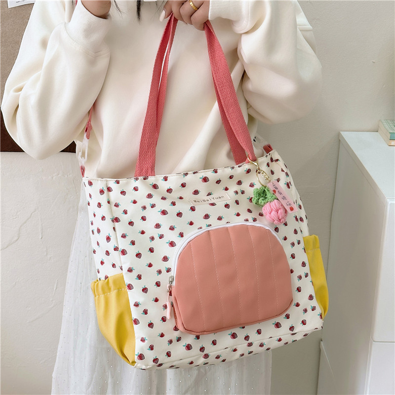 Strawberry-printed single-shoulder bag, cute girl student, light and sweet tote bag, class crossbody bag, large-capacity schoolbag Specification drawing