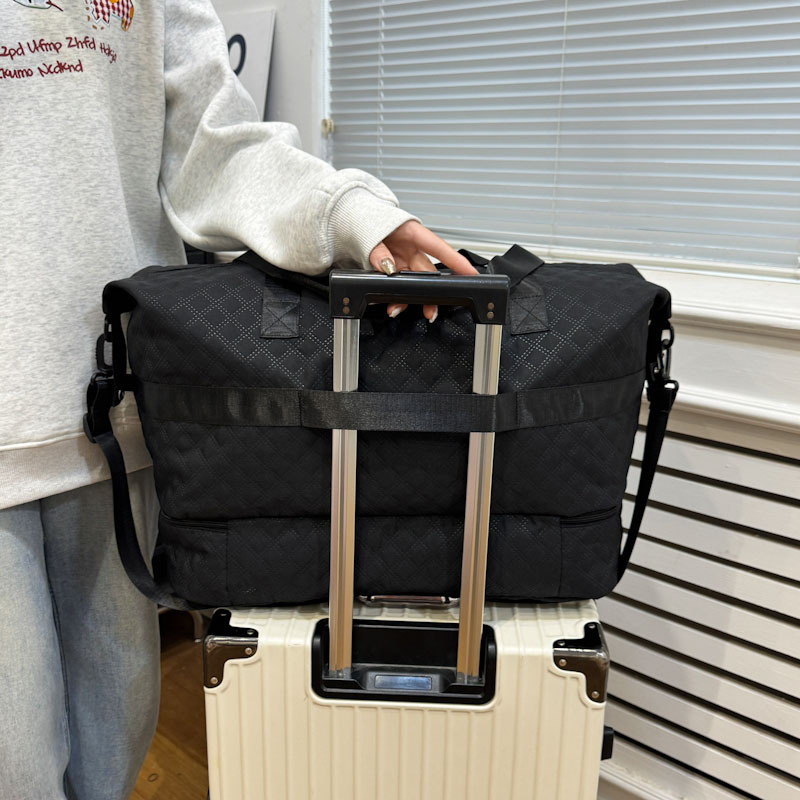 This multi-functional large-capacity luggage bag can be used to carry suitcases, short-distance hand-held crossbody travel bags, and dry and wet separation storage bags details Picture
