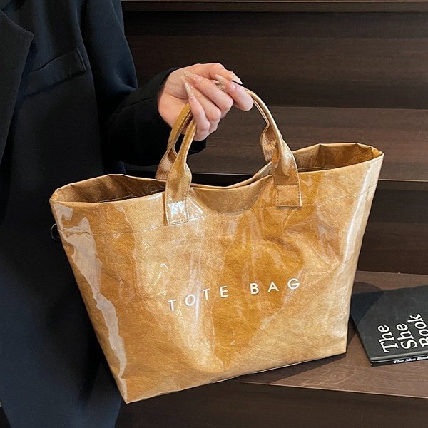 This retro and fashionable new design DuPont paper handbag is a trendy, versatile and simple single-shoulder bag for women details Picture