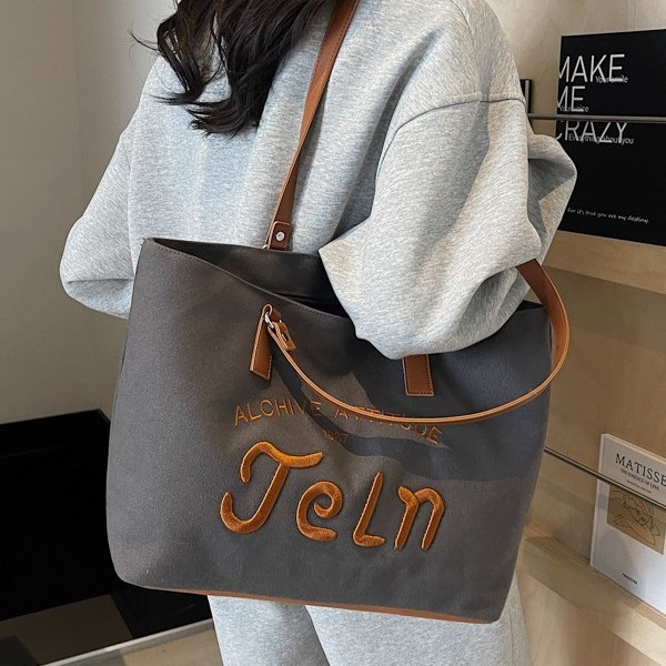 The 2025 new large-capacity embroidered single-shoulder tote bag for class commuting is versatile, casual, fashionable and of high appearance level Specification drawing