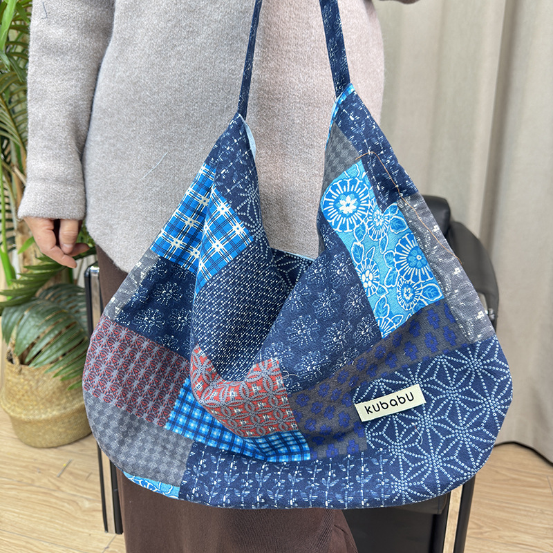 Ethnic art cotton and linen retro ethnic style patchwork printed fabric patchwork single-shoulder crossbody women's forest-themed casual bag Application Scenario