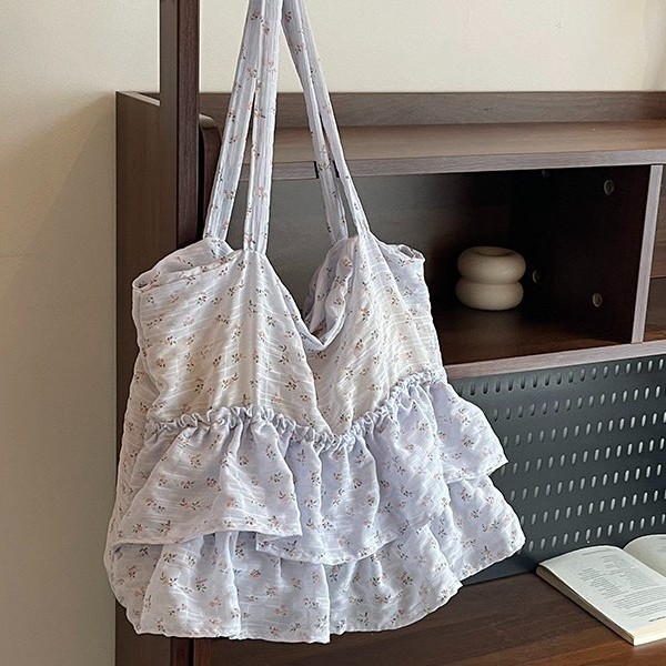 Fresh and sweet floral ruffled single-shoulder bag 2025, large-capacity student class bag, fashionable commuting tote bag details Picture