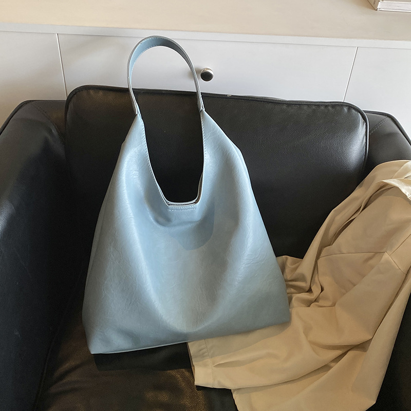 A new 2024 Korean-style laid-back fashion large bag, a versatile casual single-shoulder commuter large-capacity soft leather tote bag Specification drawing