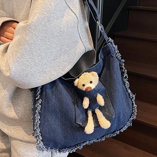 Retro baguette crossbody bag for women 2025 new autumn and winter, simple and stylish commuting denim single-shoulder underarm bag full figure