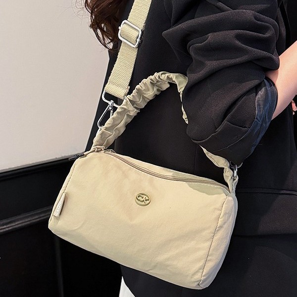 2025 New fashionable and niche design Oxford cloth dumpling bag, versatile crescent bag, hand-carry casual single-shoulder crossbody bag details Picture