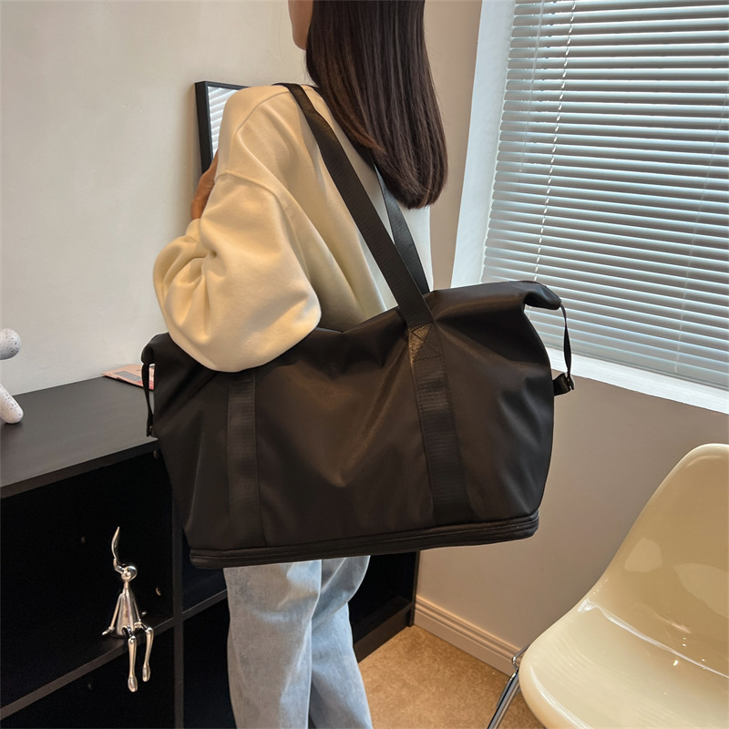 New travel bags, hand-carry, casual outdoor travel, short business trip luggage bags, yoga bags, dry and wet separation fitness bags Application Scenario