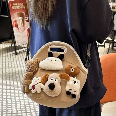 Cute girl handbag for girls 2025 early Spring new fashion doll accessories, single-shoulder crossbody bag, commuting trendy bag full figure
