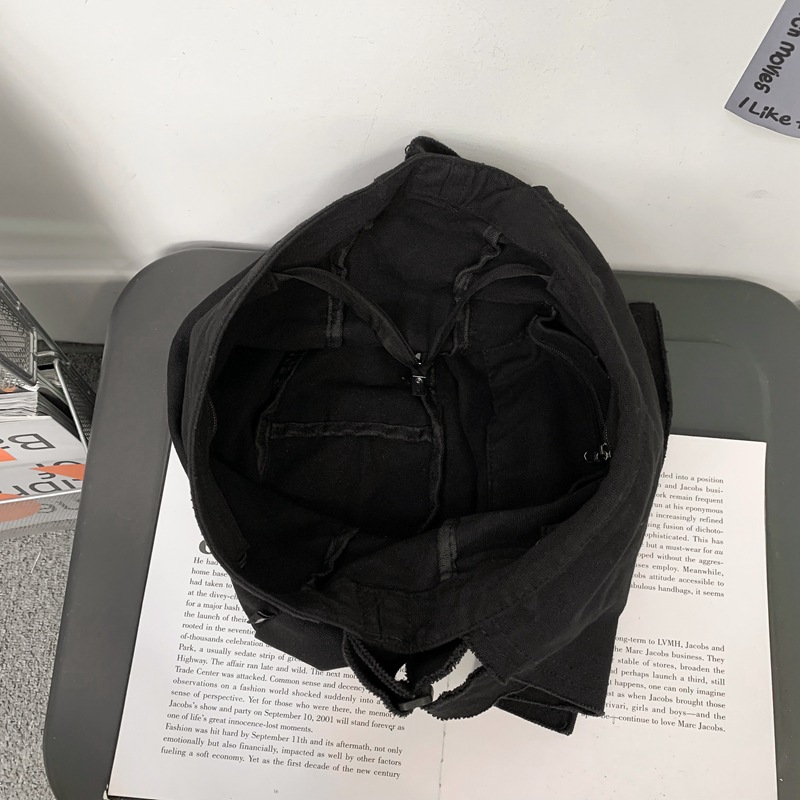 Japanese-style washed canvas bag, female college student's class bag, large-capacity postman's bag, personalized fringed single-shoulder crossbody bag Application Scenario