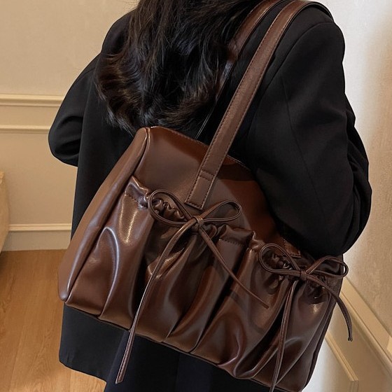 Korean version 2024 new autumn and winter underarm bag with pleated bow, fashionable and versatile shoulder bag with large capacity Specification drawing