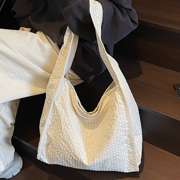 Korean niche tote bag for women, ins checkered fabric bag, large-capacity, fashionable and laid-back style single-shoulder crossbody bag full figure