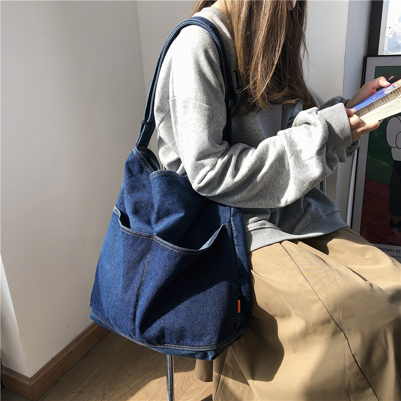 Laid-back style denim canvas bag, women's single-shoulder bag, Korean retro college casual shopping bag, large-capacity class backpack details Picture