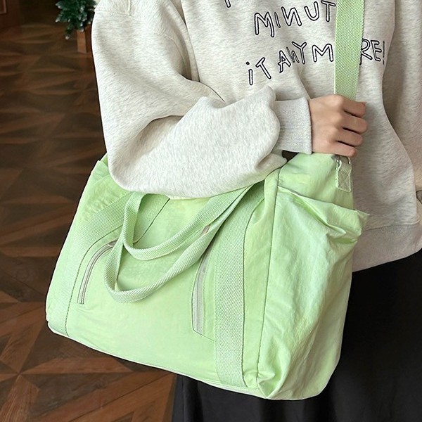 Spring new casual fabric handbag, solid color simple commuter women's bag, versatile single-shoulder bag, middle-aged crossbody bag Application Scenario