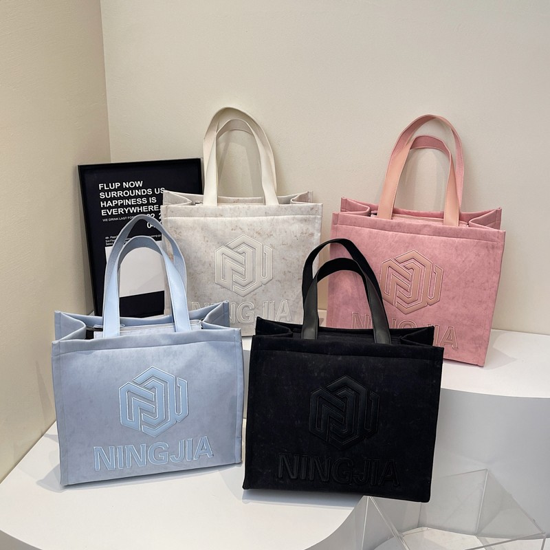 Large-capacity commuter tote bags for women, new fashionable and versatile single-shoulder bags for outdoor storage, hand-held mommy bags wholesale full figure