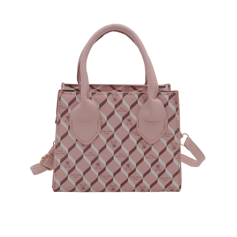 A niche and stylish printed single-shoulder bag, a retro and individualistic ins crossbody bag, and a casual underarm bag for the 2024 autumn collection Item Picture