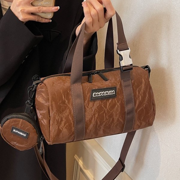 New retro and fashionable handbags for autumn and winter 2024, large-capacity single-shoulder crossbody bag, round bucket bag for work and commuting details Picture