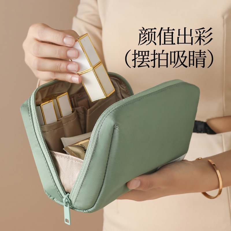 New portable Korean-style red envelope mini makeup bag for women's travel, cosmetic storage bag. Minimum order quantity: one piece full figure