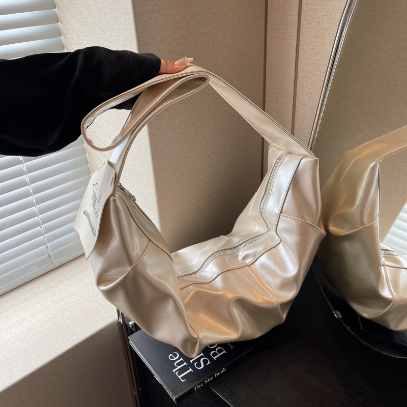 This year, niche design bags are in fashion. The 2024 new women's bags are stylish and versatile, including crossbody bags, single-shoulder underarm half-moon bags Specification drawing